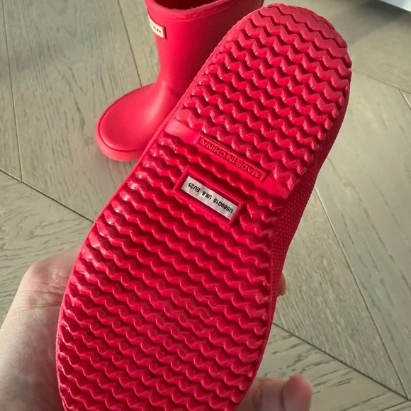 Hunter Bold Red Waterproof Boots - Picture 3 of 4